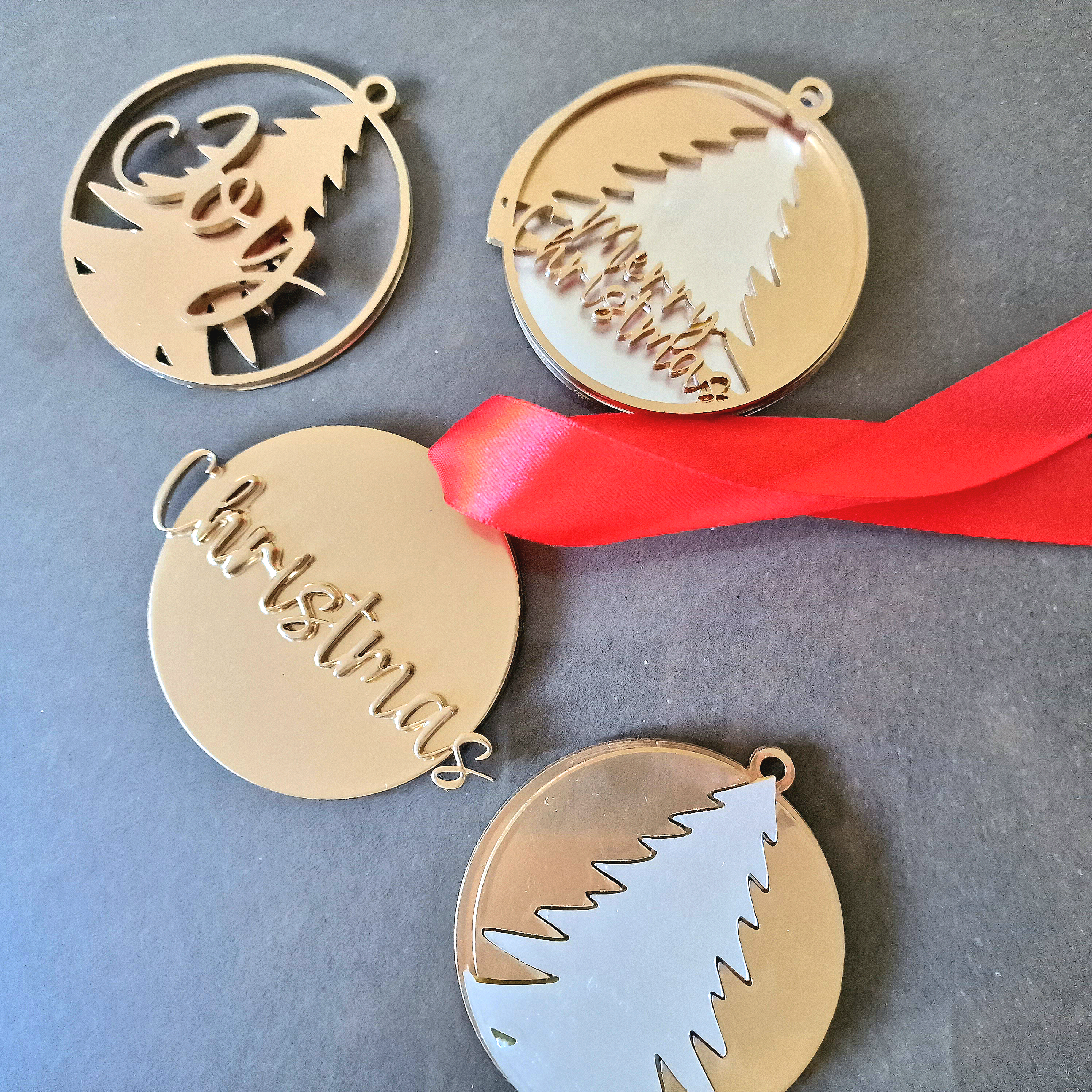 Christmas Baubles Ornaments Decorations wood slice christmas ornament idea