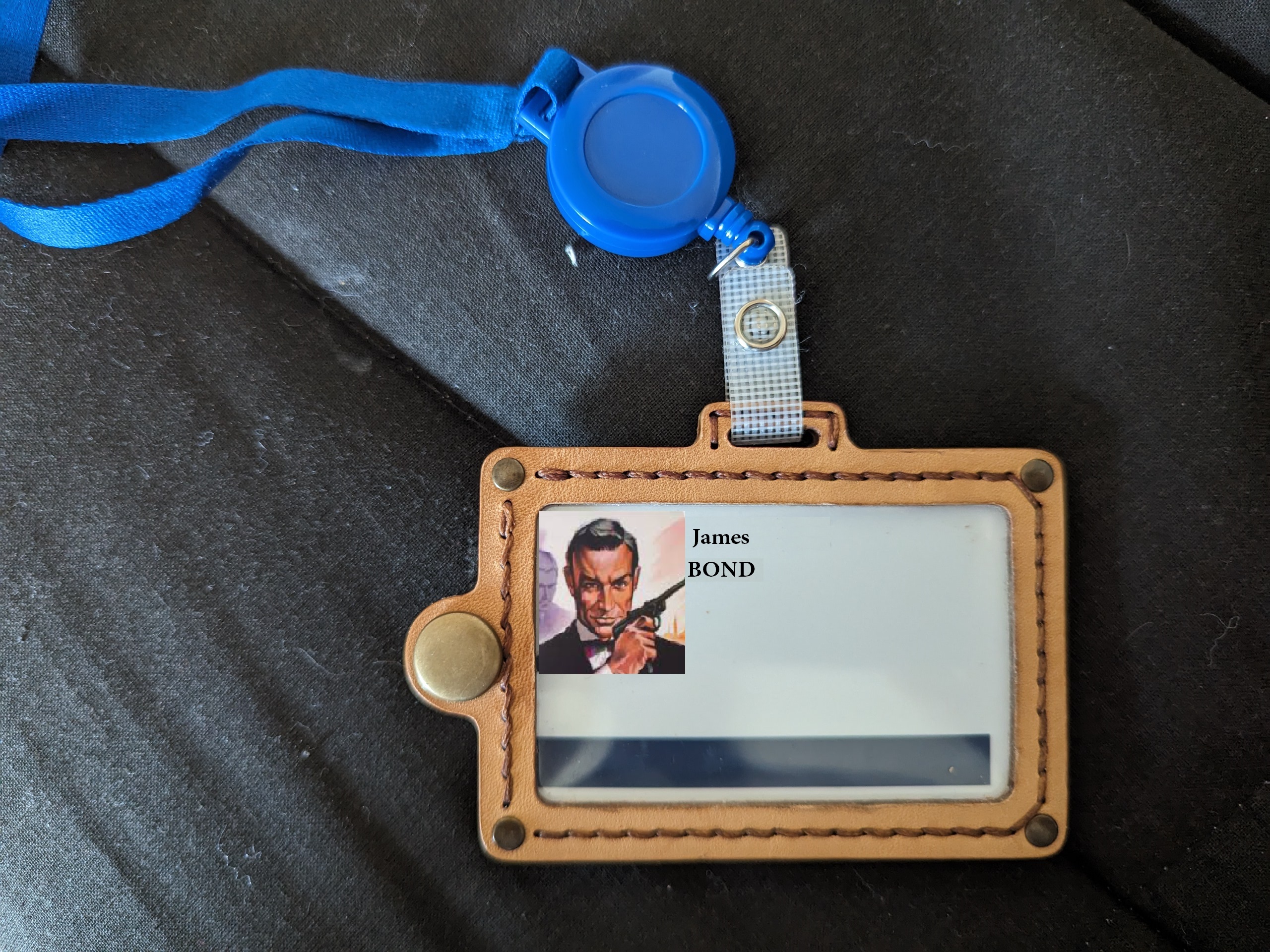 Badge and Credit Card Holder (Etui Porte-Badge) laser cut business card holder idea