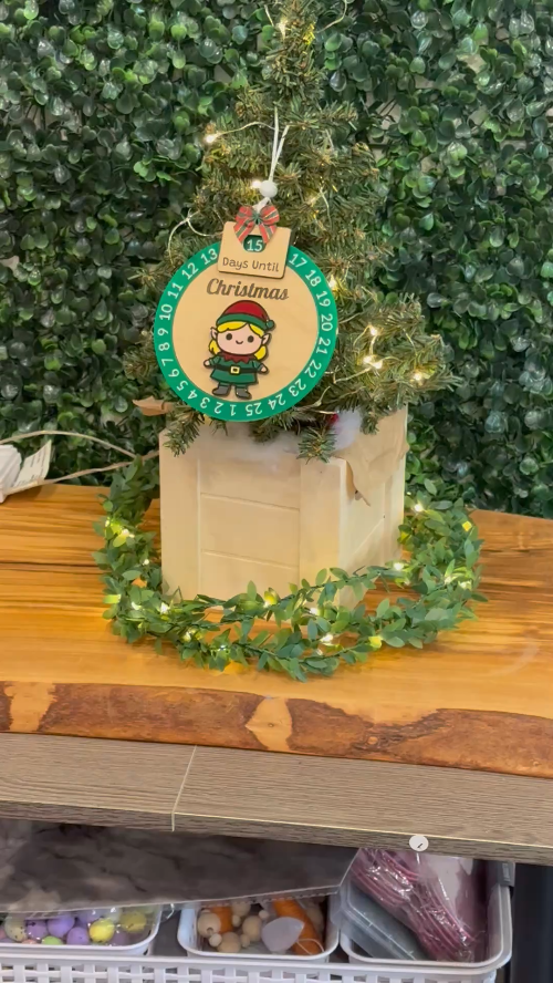 [Laser cut and engrave] Christmas Countdown Spinner Ornament Elf Girl – Premium Laser Cut File (SVG + XCS)