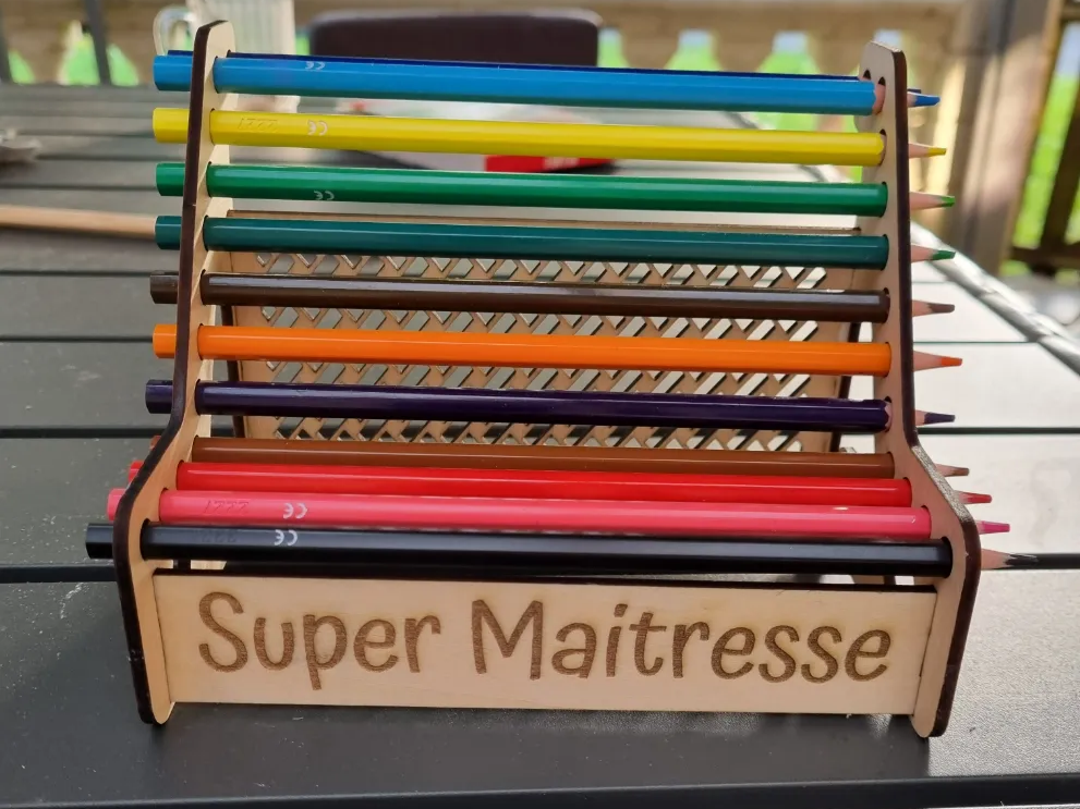 "Super Maîtresse" Colored Pencil Bench teacher gift design