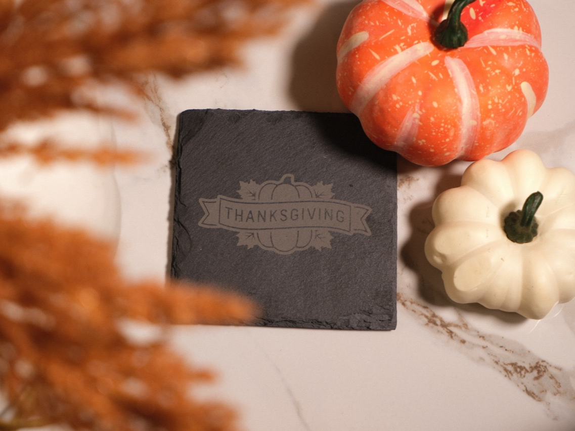 Sottobicchieri del Thanksgiving con zucche e decorazioni autunnali - vero progetto zucca Atomm