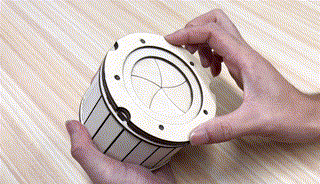 [Laser cut and engrave] Lasercut Iris Box