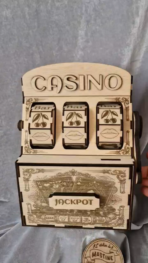 [Laser cut and engrave] Tirelire en bois en forme de machine à sous de casino