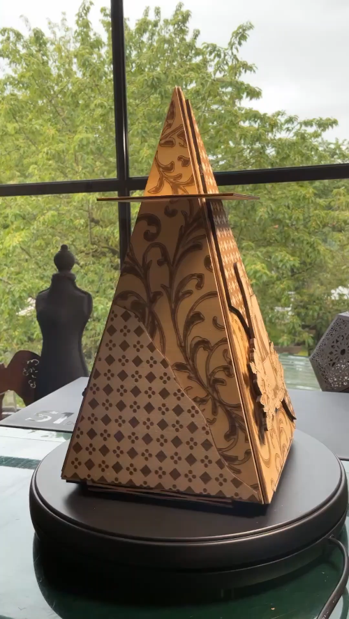 [Laser cut and engrave] Pyramidenförmige Geschenkbox