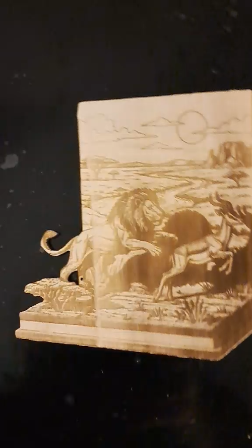 [Laser cut and engrave] belle illusion 3D de gravure et découpe laser  représentant une scène de chasse dans la savane africaine