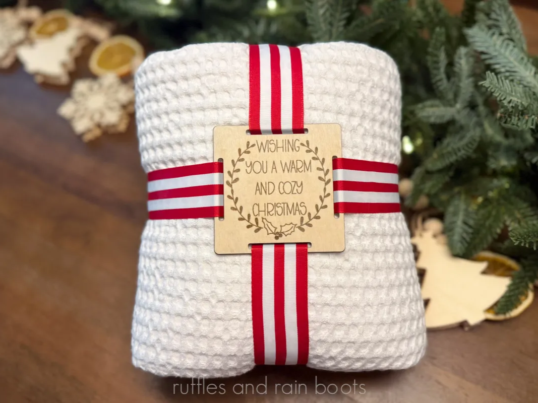 Weihnachts-Decken-Anhänger, lasergeschnitten und graviert mit warmer Feiertagsbotschaft Weihnachts-Geschenkkorb-Idee