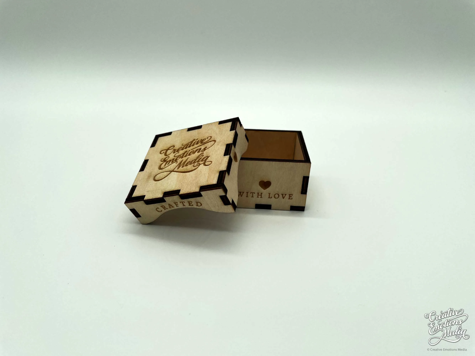 Engraved Ring Box with Side Detail jewelry gift box idea
