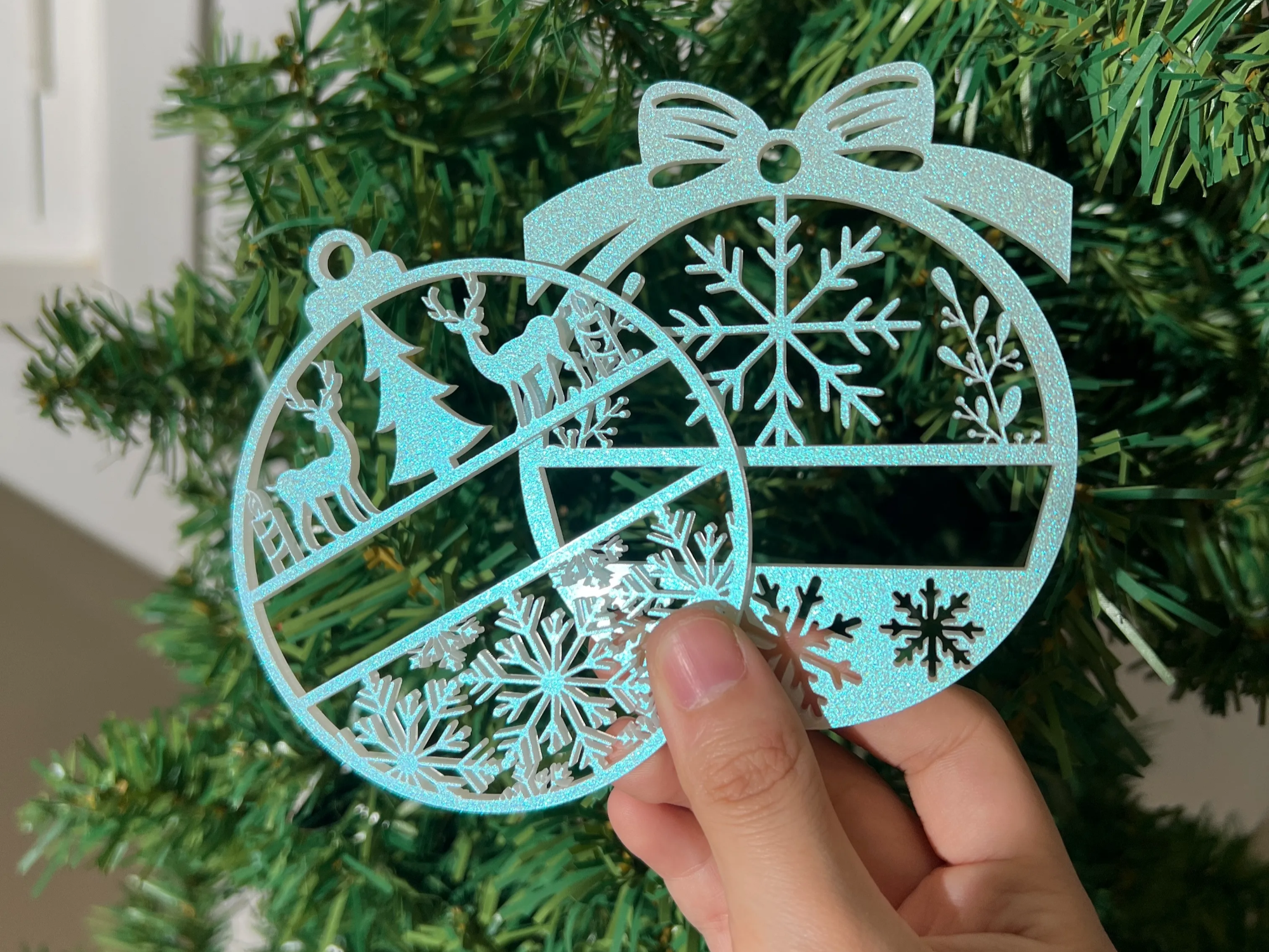 Fancy acrylic Christmas ornaments for window display