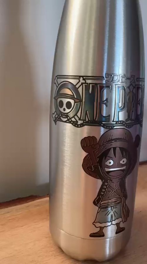 [Laser cut and engrave] Lasergravierte Edelstahl Trinkflasche mit One Piece Motiv