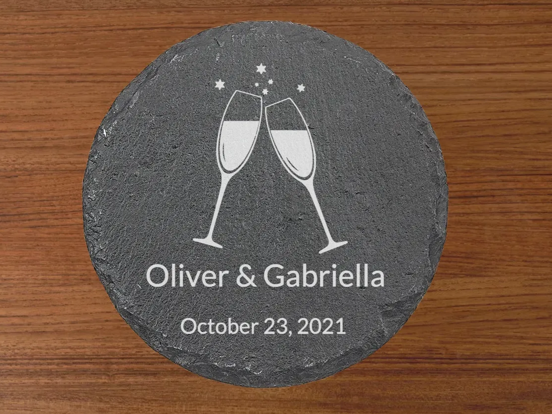 Sottobicchiere di matrimonio personalizzato in ardesia con incisione di calici di champagne - sottobicchiere tagliato e inciso al laser