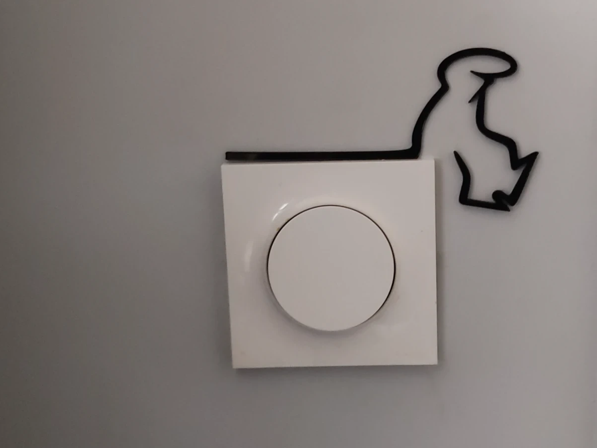 Set aus 2 dekorativen La-Linea-Rahmen für Lichtschalter oder andere Objekte – Idee für Lichtschalter-Abdeckung