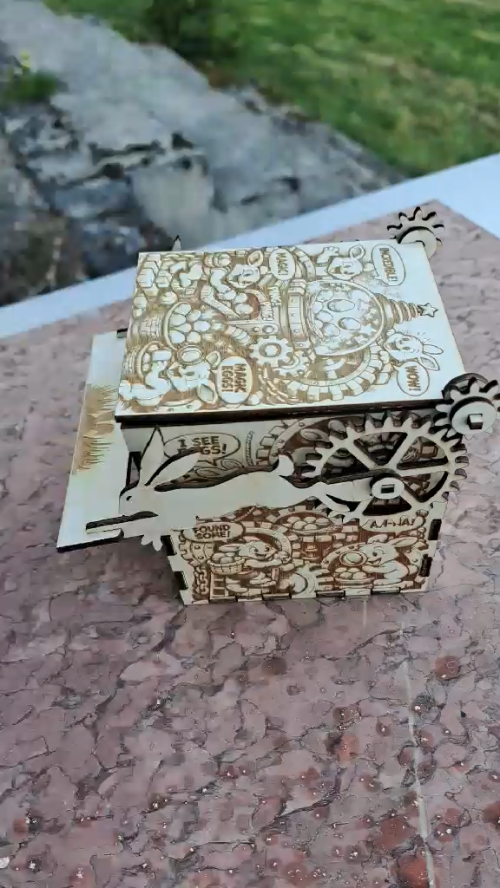 [Laser cut and engrave] Boîte en bois illustrée avec motifs de Pâques et lapins