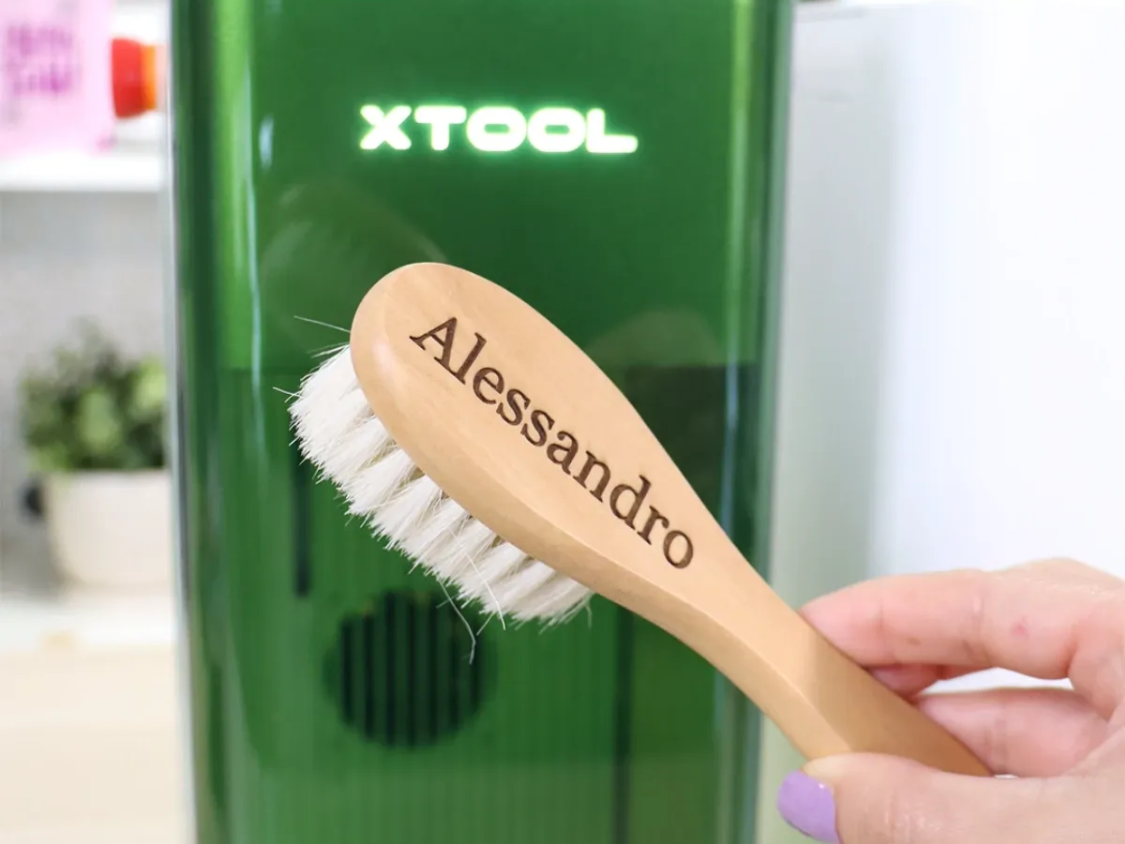 パーソナライズドベビーヘアブラシの赤ちゃん向けギフトデザイン