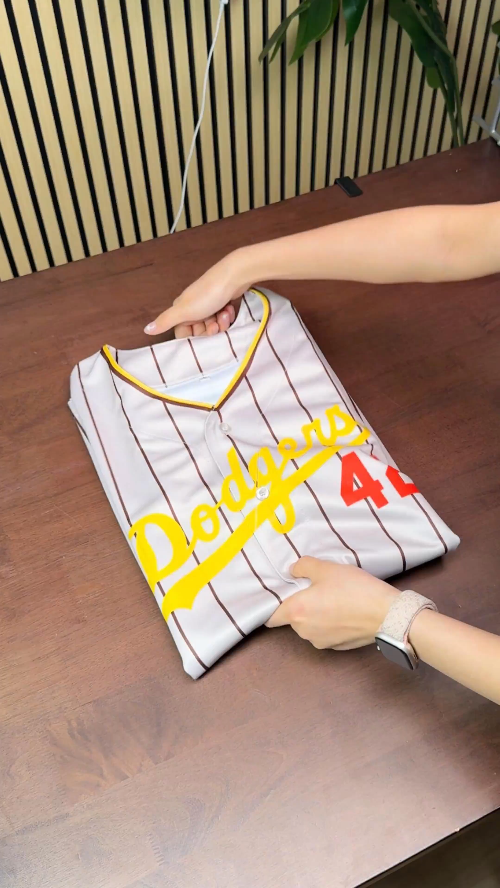 [DTF Printing] Dodgers Baseball Jersey Number 42 Folded Neatly