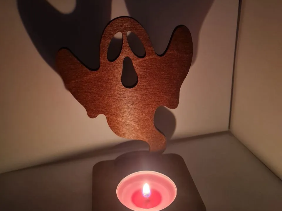 Świecznik z duchem, pomysł na dekorację Halloween