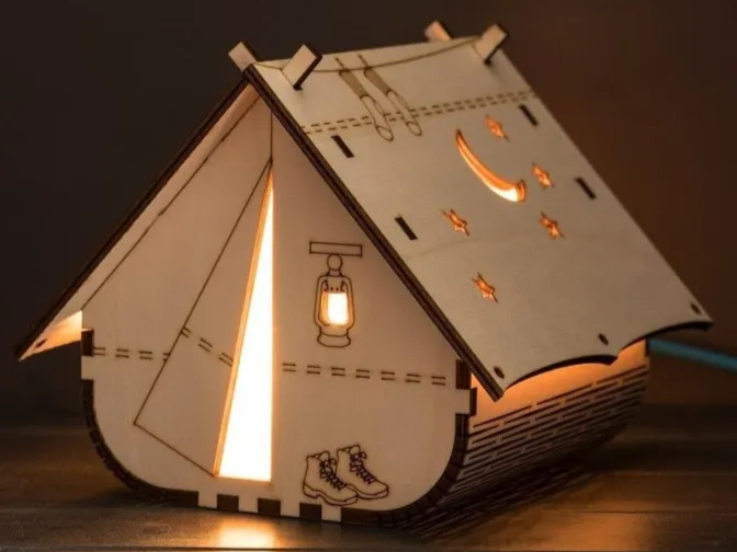 Lampe de nuit en forme de tente, idée de lampe en bois et déco lumineuse