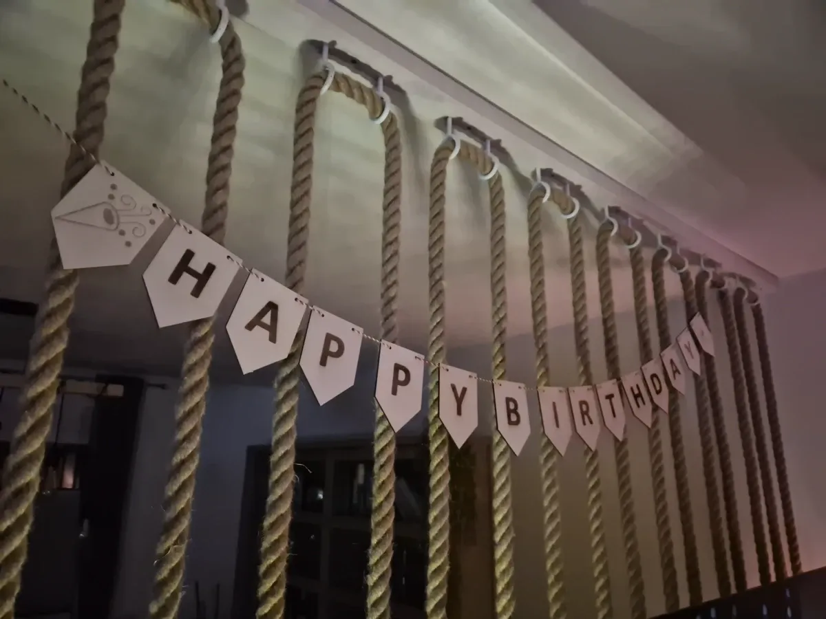แบบพวงมาลัยแขวน Happy Birthday