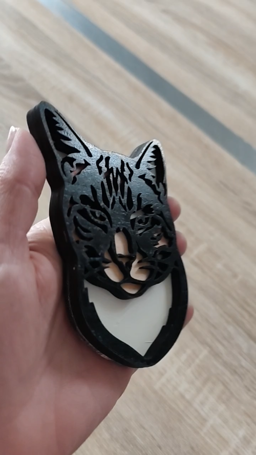 [Laser cut and engrave] Tête de chat stylisée en relief pour décoration murale