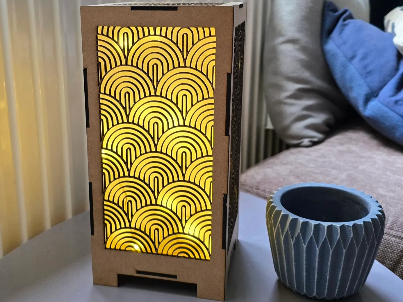 Lampe de table style Art déco, idée de lampe en bois et déco lumineuse