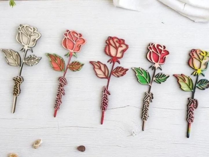 Badge nome personalizzati a forma di fiore di rosa