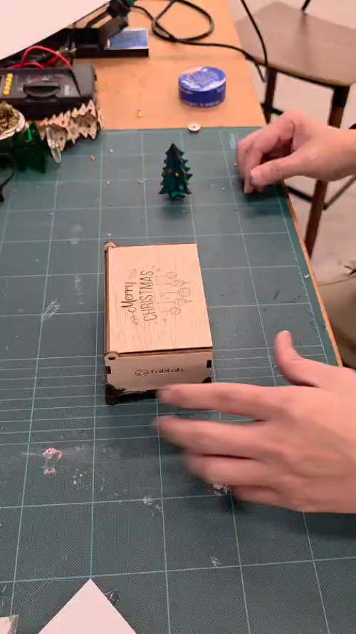 [Laser cut and engrave] Laser Cut Wooden Christmas Gift Box with Decorative Tree