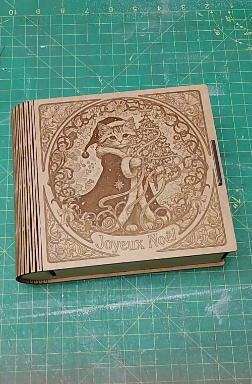 [Laser cut and engrave] Laser Cut Wooden Christmas Card Holder with Joyeux Noël Cat Design
