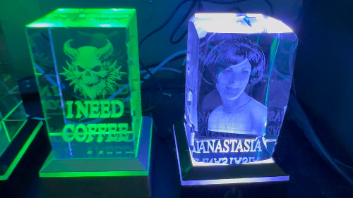 [Laser cut and engrave] Crystal block featuring a portrait of Anastasia