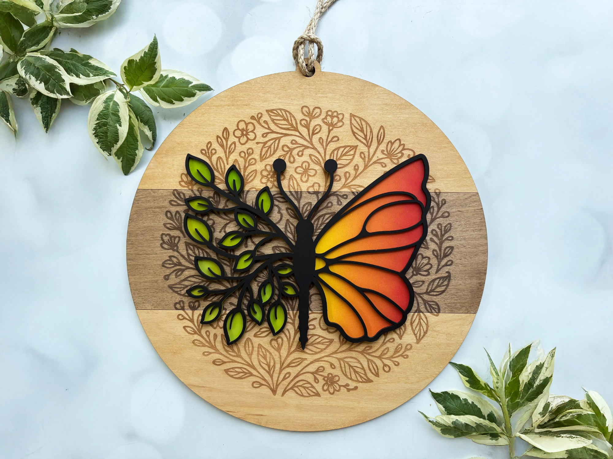 Papillon aux ailes de feuilles, rond