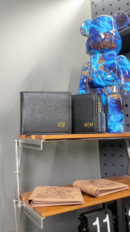 [Laser cut and engrave] Personalized Hot-Stamped Wallet