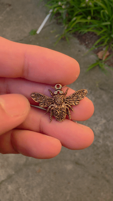 [Laser cut and engrave,Screen printing] Bumble Bee Embossed and Cut from 2mm Brass coin