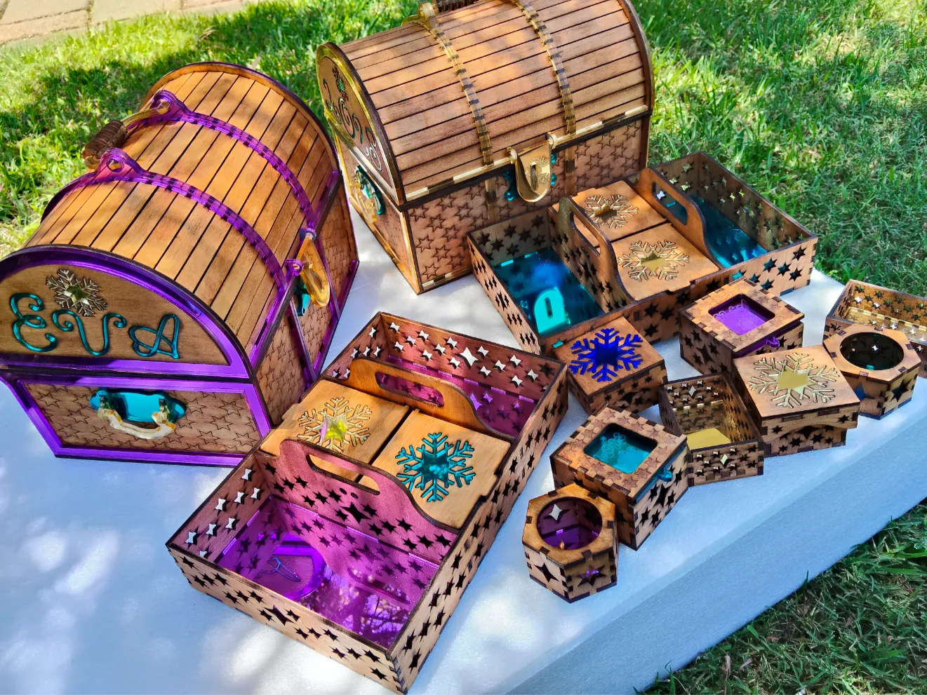 Treasure chest box with mini boxes. Personalizable mirror acrylic and ...