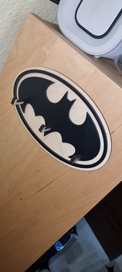 [Laser cut and engrave] soporte para movil o cuelga llaves logo de BATMAN