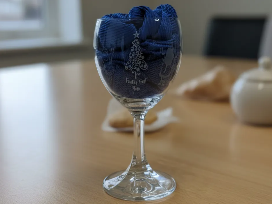 Copa de vino navideña personalizada con árbol de Navidad y Papá Noel, idea de regalo de vino