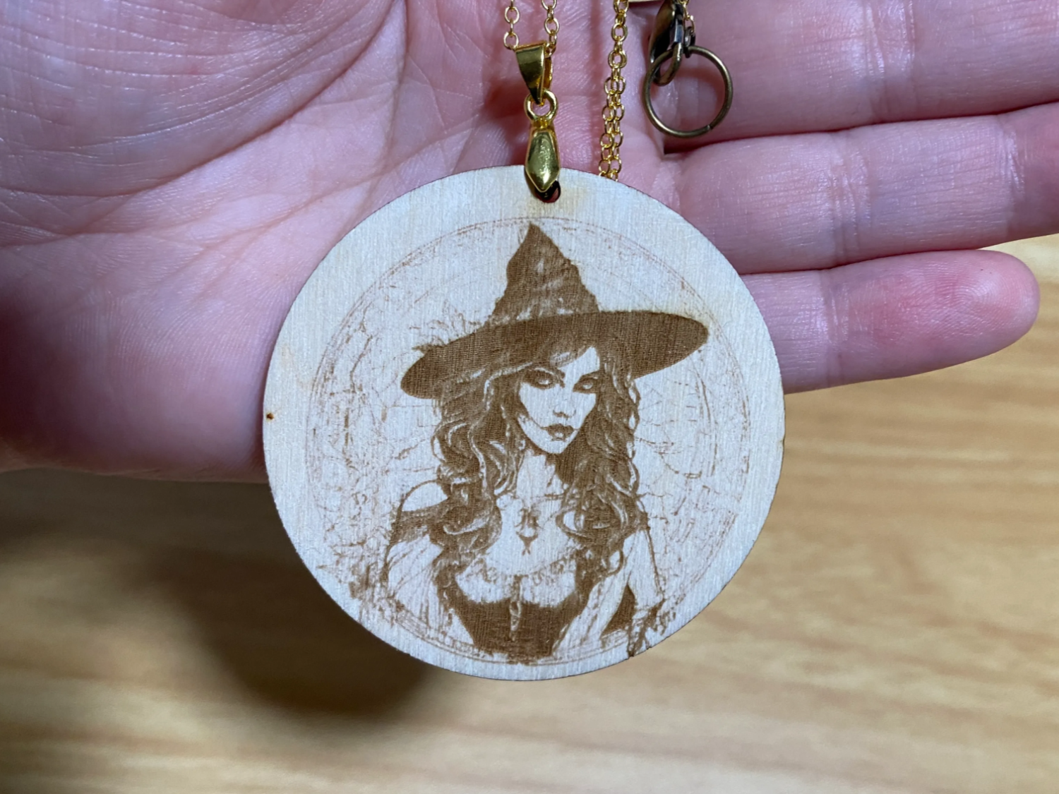 Halloween-Hexen-Ohrringe oder -Halskette Halloween-Schmuck-Design