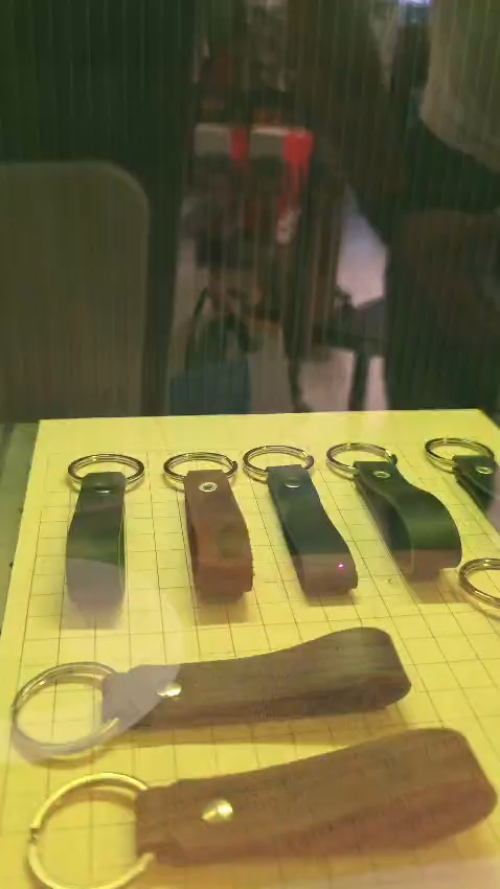 [Laser cut and engrave] Personalized leather keychain with metal ring