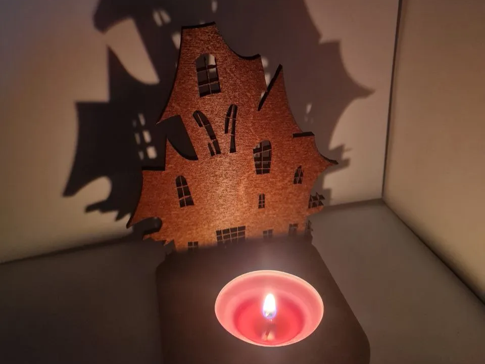 Haunted House Candle Holder with Shadow Projection Halloween lantern and light-up decoration idea
