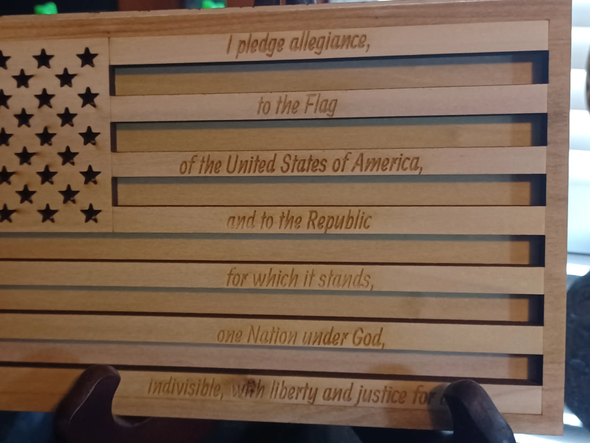 US Flag With Pledge — free American flag wall art project file on Atomm