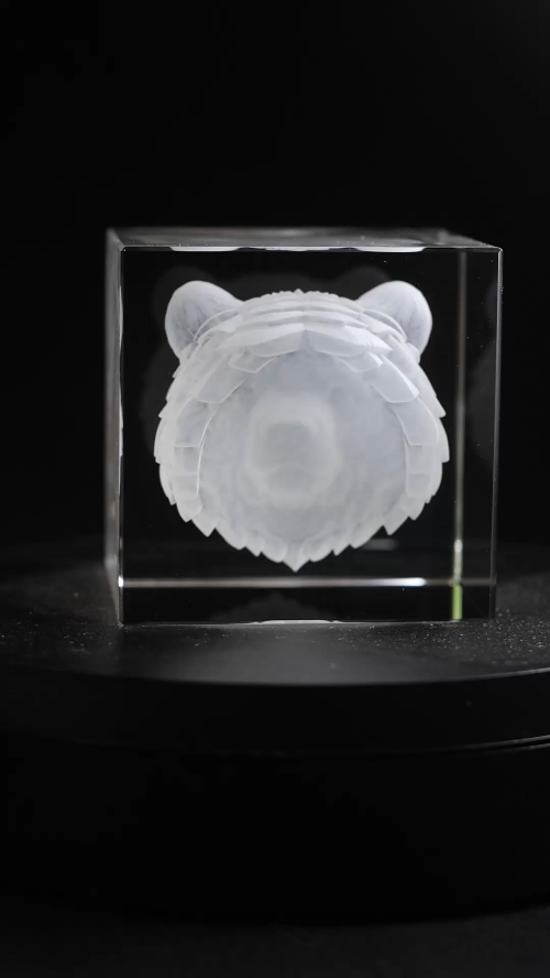 [Laser cut and engrave] Gravure interne 3D - bloc cristal avec tête d'ours ornée de motifs mandala