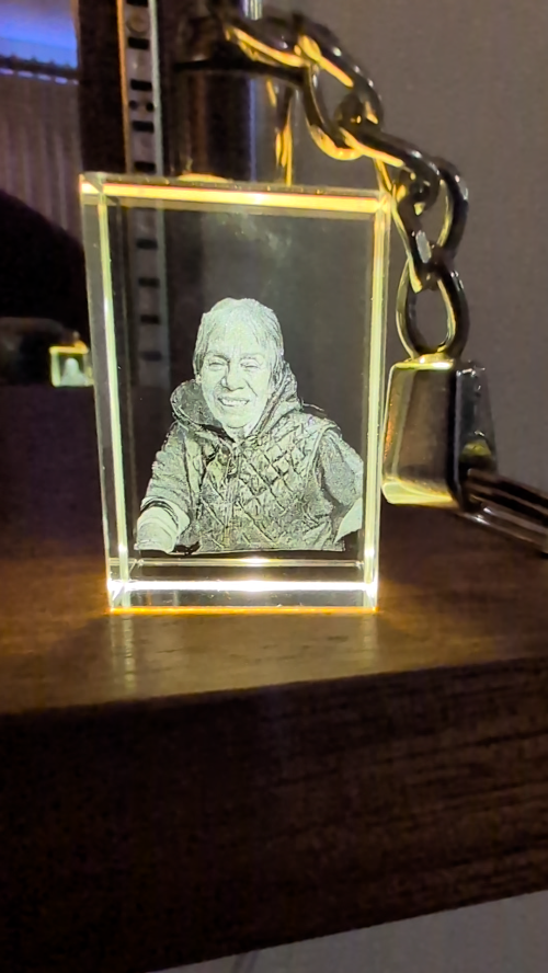 [Laser cut and engrave] Illusion! potrait inner engraved keychain. checkout the video