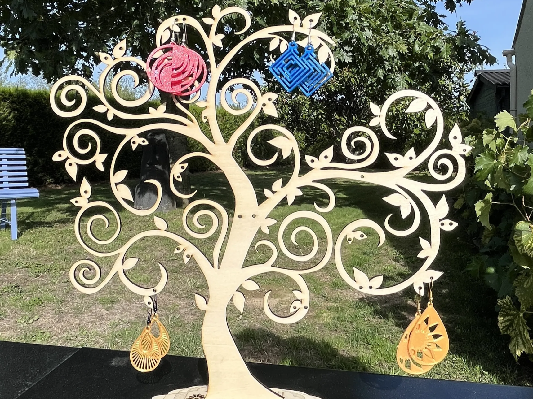 Tree-Shaped Jewelry and Earring Stand jewelry gift box idea