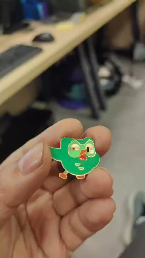 [Laser cut and engrave] Laser Cut Green Owl Character Pins Set on Wooden Desk