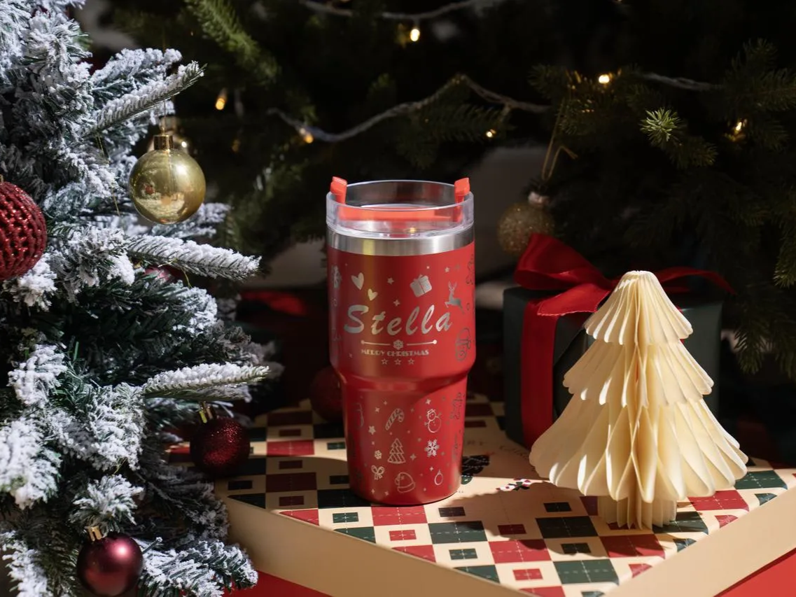 Tumbler natalizio personalizzato con incisione festiva