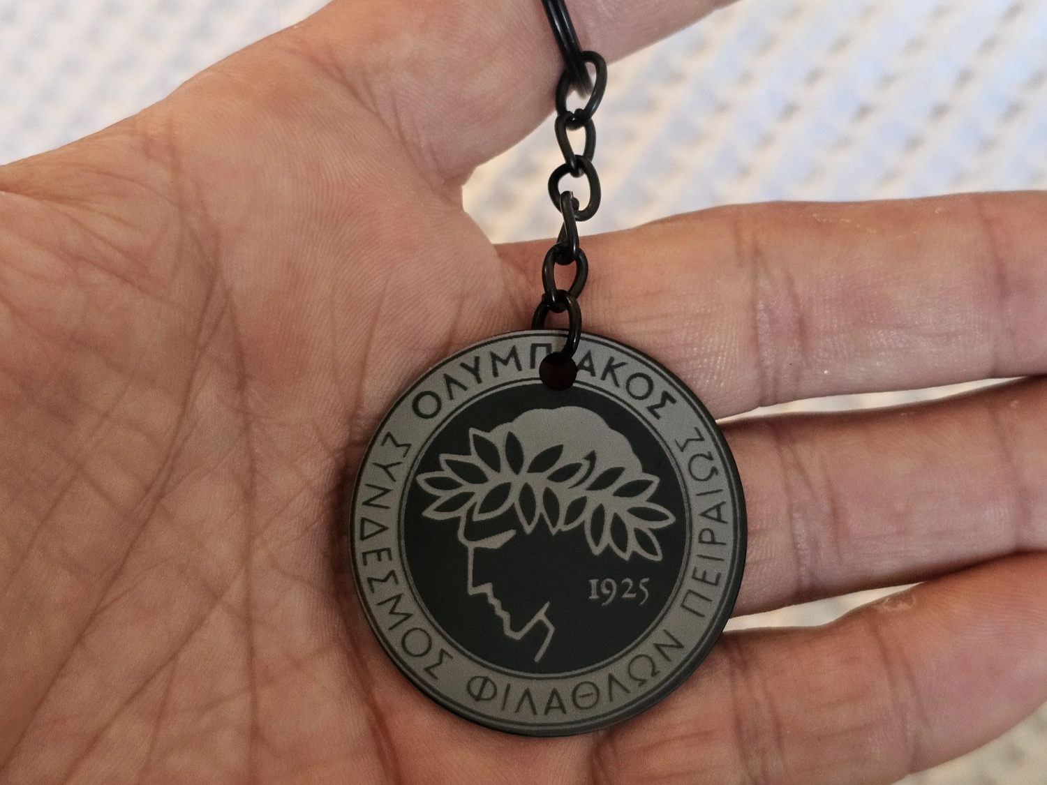 Olympiacos FC 1925 Round Metal Keychain custom logo keychain idea