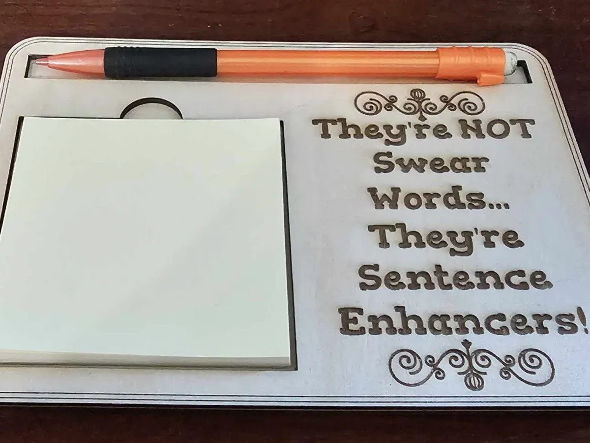 Sticky Note and Pen Holder office desk decor idea