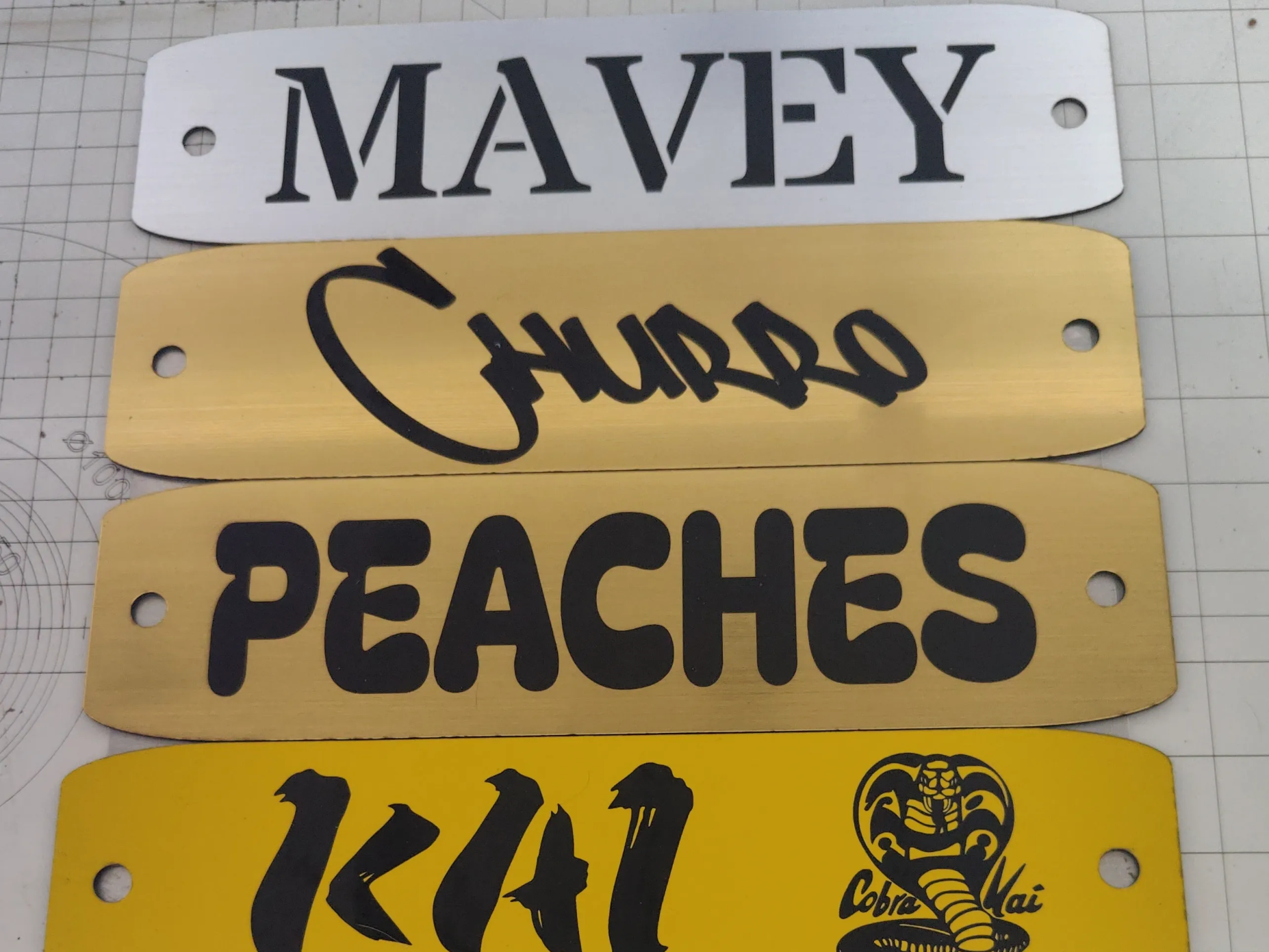 Nameplate for Ruffland Kennel Door XL pet name plate design