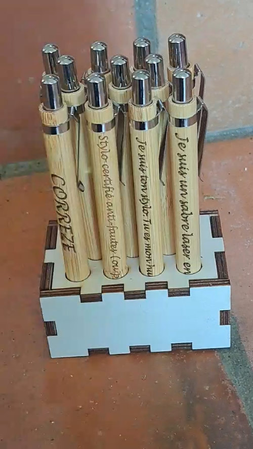 [Laser cut and engrave] Ensemble de stylos en bambou avec support de bureau