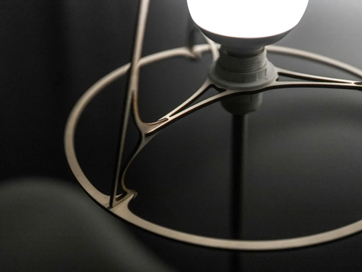 Abat-jour en bois à lamelles, idée de lampe en bois et déco lumineuse