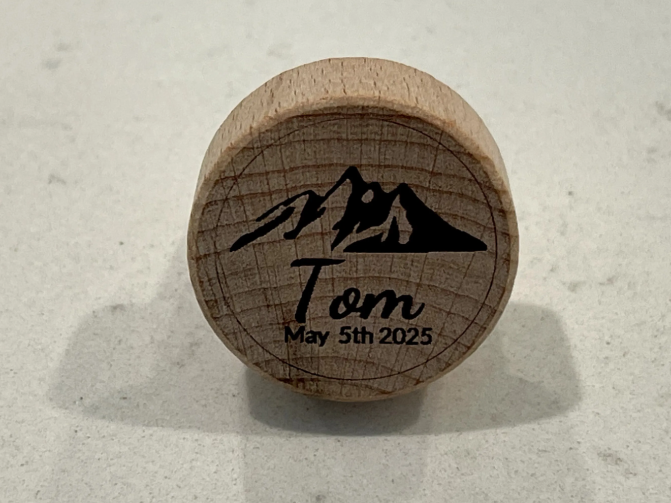 Tapón de corcho de vino personalizado con montaña, nombre y fecha, idea de regalo de vino