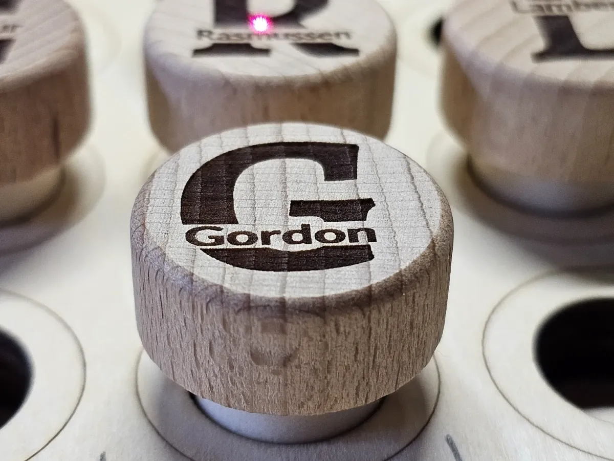 Bouchons de bouteille de vin monogrammés, gravés sur le dessus en bois