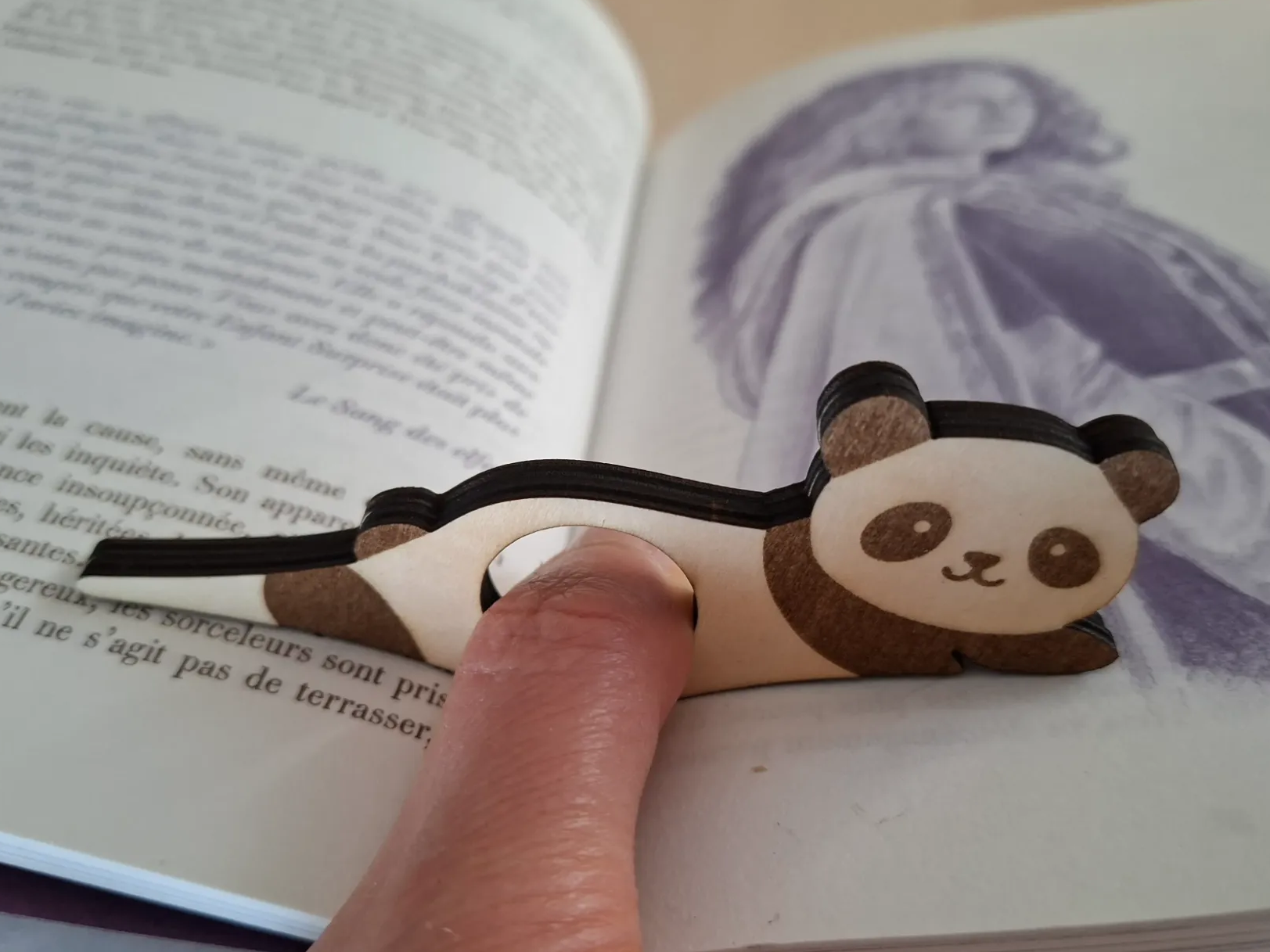 Kawaii Panda Wooden Reading Thumb Ring bookmark design